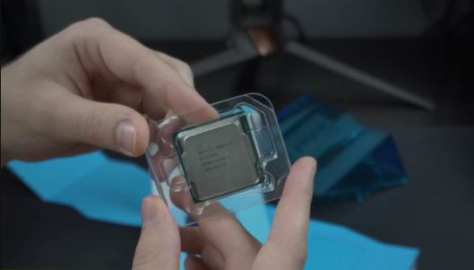 Intel Core i9-11900K Retail Packaging